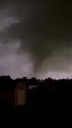 Tornades Meurtrières Frappent les États-Unis